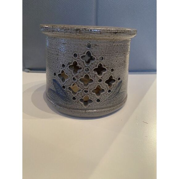 Wisconsin Pottery Columbus WI 1987 salt glaze crock 4" x 3 1/4". Cobalt - Picture 2 of 5